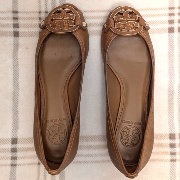 Tory Burch Amanda Demi Wedge Tumbled Leather Royal Tan Women's Size 6.5 - Picture 2 of 16